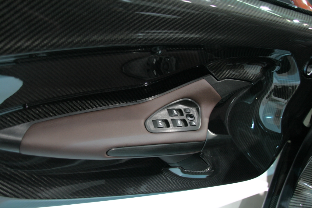 Bilderbuch: Aston Martin One-77-img_3477.jpg