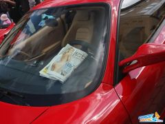 Ferrari Fahrer lesen Bild Zeitung!