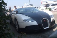 Bugatti am Hafen