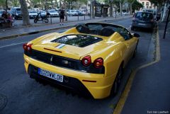 16M vor dem LE SPORTING am Marktplatz