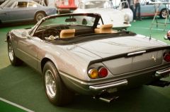 Ferrari 365 GTB/4 "Daytona" Spyder

Ich schreibe bewusst nicht GTS, weil es sich um einen Umbau handelt. Aber wer fragt schon danach bei diesem wunderschönen Auto im aufwendig restaurierten Zustand.