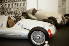 Zwei legendäre Klassiker der deutschen Motorsportgeschichte am Stand von Motor Klassik.