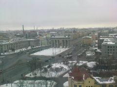 Das Moskauer Tor in Sankt Petersburg bei Tag...