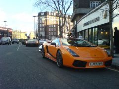 Superleggera vor der Lamborghini-Vertretung London