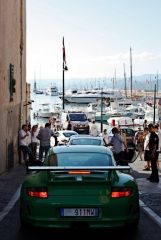 Mit dem Auto ist es eigentlich eine Qual dort unten am Hafen zu fahren. Der Proscheclub muss natürlich zeigen was sie haben.