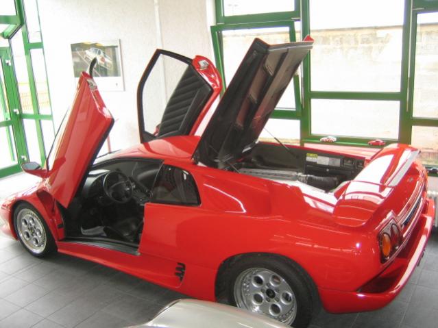 Lamborghini Diablo im Laden 016