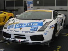 Das ist ein Lamborghini Gallardo in der Racing-Version.