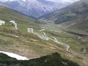 569a6a0ce75b0_SplgenAbfahrtvomGipfel.thu