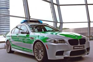 BMW-M5-Polizei-729x486-1e9e25bf4e7b25fe.jpg