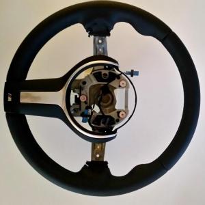 BMW F3X M Lenkrad 1 klein.jpg