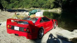 Japanese-man-goes-camping-with-his-Ferrari-F40-12 - Kopie.jpg