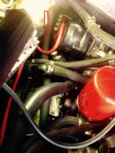 Der zieht sich durch den Motorraum.jpg