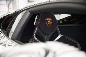 2017-Lamborghini-Huracan-Performante-prototype-interior-headrest.jpg