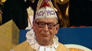 Willi Scheu als 'Bajazz' mit Laterne verkleidet.jpg