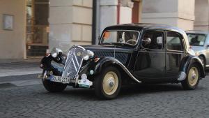 58bb1237d9378_Citroen_11_CV_2013_Oldtimer_Bohemia_Rally.thumb.JPG.0716388b0034d2666ee9cbd442459808.JPG
