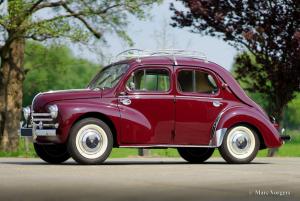 renault-4cv-01-b2c459d4.thumb.jpg.e50707152a24ae4e7de8aa071f6a382c.jpg
