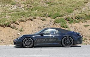 porsche-992-convertible-spy-photos-05.thumb.jpg.4a2b5fa6687b9f6a2c49bbc9af8698bc.jpg
