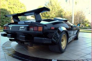 countach.thumb.jpg.b8ee2d7bb8ed1c38a5edd892bda97660.jpg