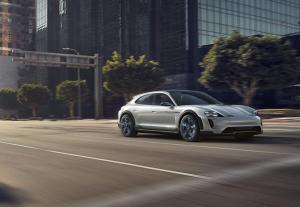 Porsche-Mission-E-Cross-Turismo-Concept-21.thumb.jpg.eb5cf623584f7d06ab37ab08e34726f8.jpg