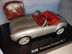 Wiesmann-Roadster-MF3-Revell-118-8861-silber-selten.thumb.jpg.ac3b4a1fae26078dd5d6dfc25fff5c97.jpg