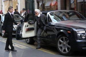 Karl-Lagerfeld-560x373-8836bed49c0546d7.thumb.jpg.f13c5c004bde2cf95bd393f6e66353ee.jpg