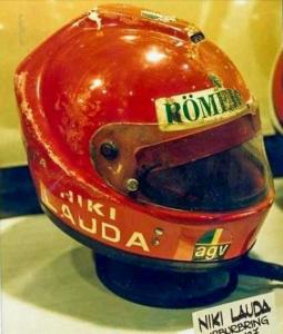 46b289ee0cf48e9b30daff05104a537c--helmets-ferrari-f.jpg