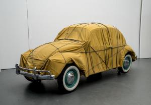 Christo-Wrapped-Beetle-c-Christo-2014-Foto-Wolfgang-Volz.thumb.jpg.401caec38c4d2df6c7ad4213f177675d.jpg