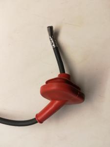 Kerzenstecker mit herausgezogenem Kabel 1.jpg