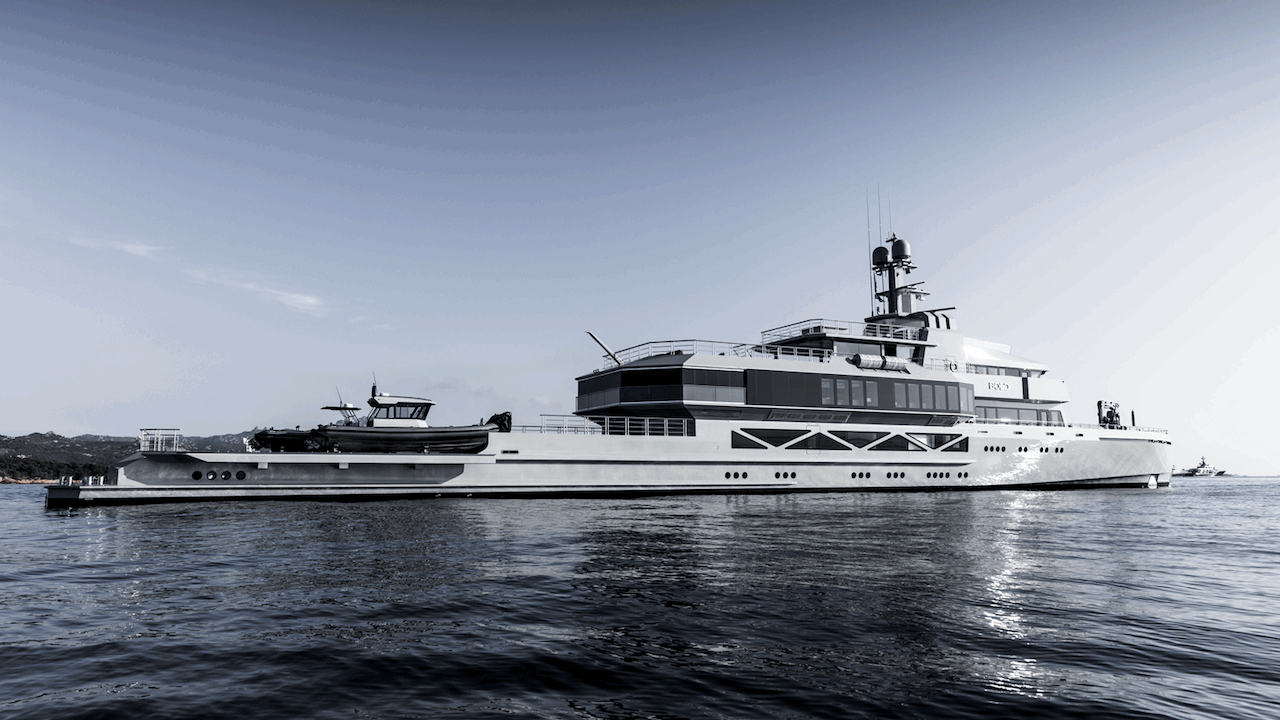 6f26s4HKRCys4bZWJ4tq_BOLD-superyacht-Guillaume-Plisson-13-2560x1440.gif
