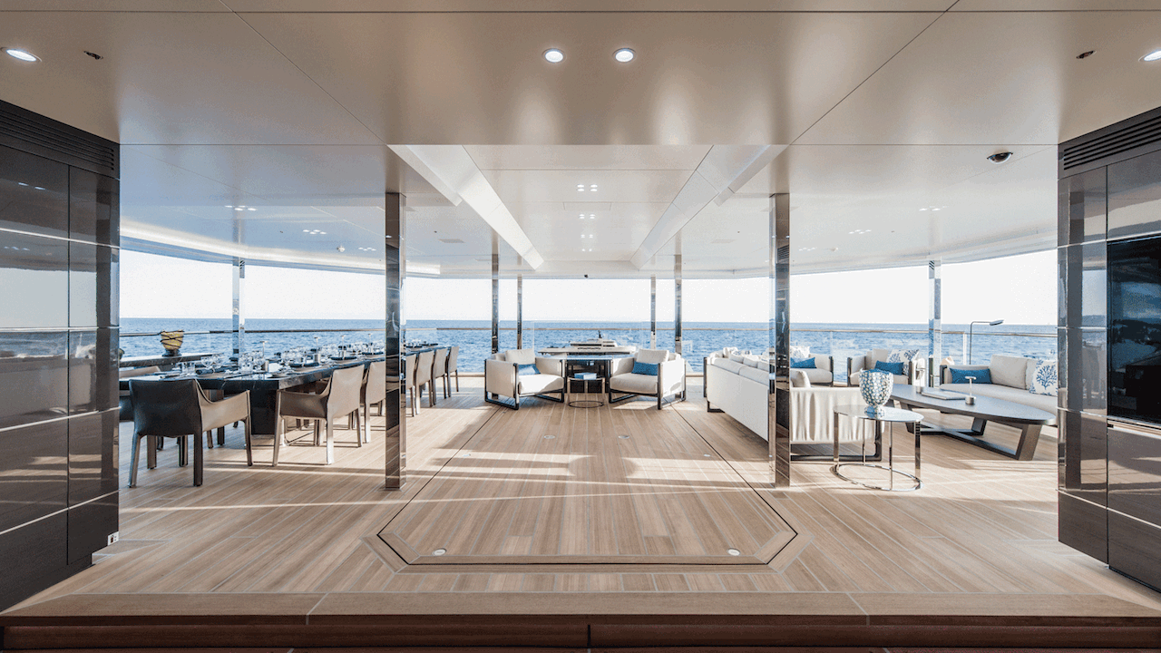 R0snmueSjG53PYbGI2pQ_BOLD-superyacht-Guillaume-Plisson-19-2560x1440.gif