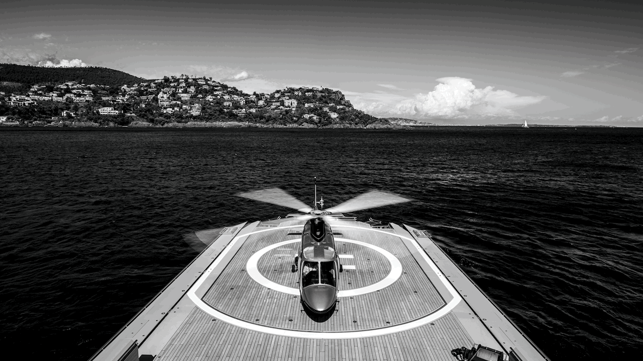 lzhVpjKSACMlNIsijHzQ_BOLD-superyacht-Guillaume-Plisson-3-2560x1440.gif