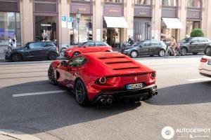 ferrari-omologata-c201914092021160926_1.thumb.jpeg.566906033010a9d32a49d7e7474f6db8.jpeg