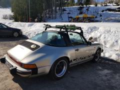 Porsche 911 und Ski