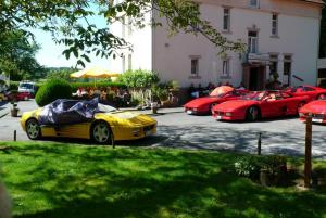 592f378f3f4a6_5.FerrariTreffen27.5.2017100.JPG.7de18065b9fb0613be7172c0bccb64f8.JPG