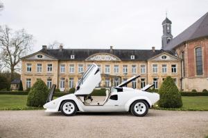 Lamborghini-Countach-5000-QV-Gold-03.thumb.jpg.ad6239a94dfb819e6f293dd85d7cdb28.jpg