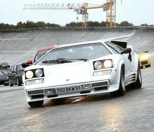JLA12307 on the banking at Autodrome de Linas-Montlhéry.jpg