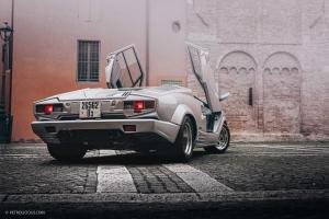 Lamborghini-Countach-25th-Bild-03.thumb.jpg.94c49bf837981dae16349beb8a42d27d.jpg