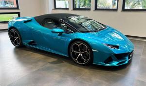 Lamborghini-Blu-Uranus_01.thumb.jpg.d3efc36bc3961ea37f9327de882b77a0.jpg