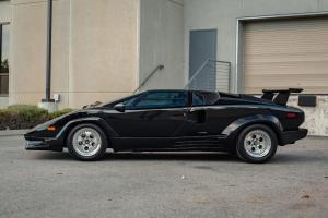 Lamborghini-25th-Countach-01.thumb.jpg.e82f49c4ccf61de98ecff89cfabd7335.jpg