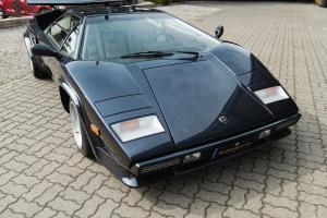 Countach_Black-02.thumb.jpg.287c5a7463f0c9be62a8579650a78952.jpg