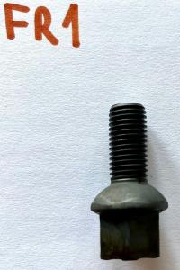 FR1durchSureangegriffenerRadbolzen.thumb.jpg.11fba4b297c6cf3b3ed325a7f743ba9c.jpg