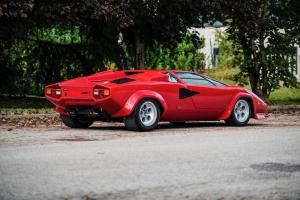 Lamborghini-Countach-LP400-Red-05.thumb.jpeg.c506a2953075df83f030c17549aeea7d.jpeg