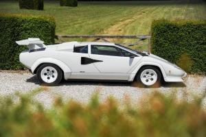 Lamborghini-Countach-weiss-01.thumb.jpg.2edc0717a65d2258d6422b468e954f64.jpg