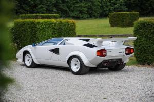 Lamborghini-Countach-weiss-02.thumb.jpg.94680bf5276b98d7cde932924fa3ab2f.jpg