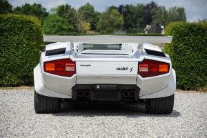 Lamborghini-Countach-weiss-03.thumb.jpg.6974302bc14196c99f0522f7ece8c7c8.jpg