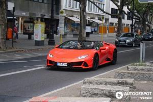 Groß (lamborghini-huracan-lp640-4-evo-spyder-c763631082023185611_1).jpeg