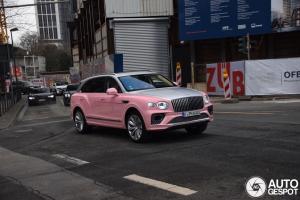 Gro(bentley-bentayga-azure-ewb-first-edition-c626414012024195434_1).thumb.jpeg.d4043580de9797c1c7214dc4e9af6611.jpeg