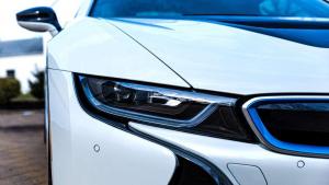 33832334-frontpartie-des-hybrid-sportwagens-bmw-i8-3fe.jpg