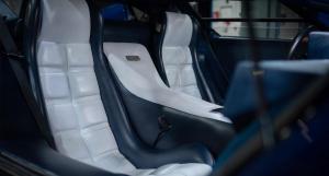 Countach-Blau-08.thumb.jpg.1bb9f54cd220bea47d7d2a2c7567622f.jpg