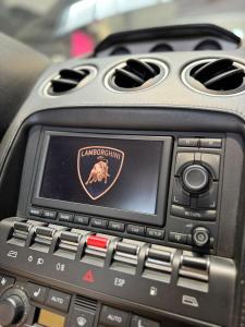 Lamborghini Gallardo Spyder 2006 Originale Car HiFi Komponenten als Komvolut
